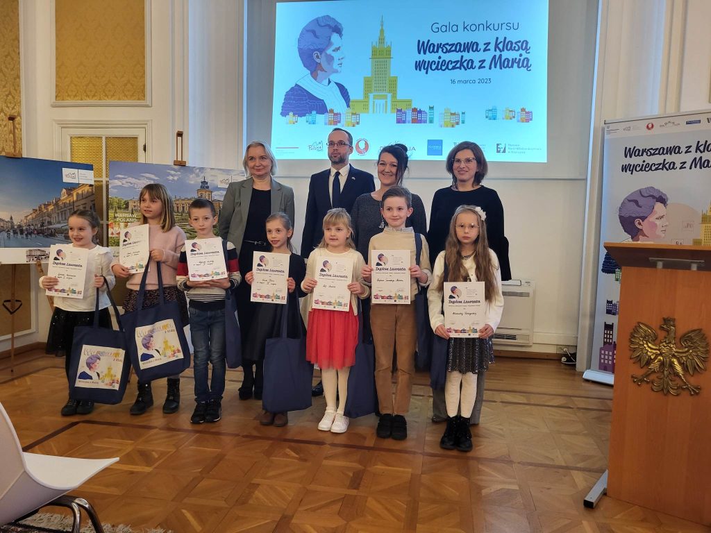 Laureaci konkursu „Warszawa z klasą, wycieczka z Marią”